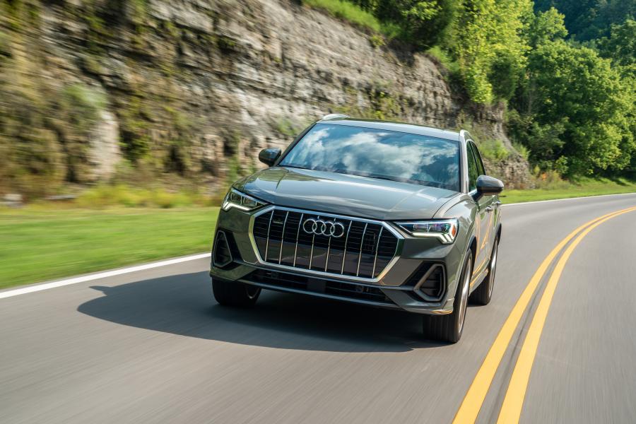  Audi Q3 2.0 TFSI Quattro S-Line 2019 года  (NA) (фото 26 из 42)